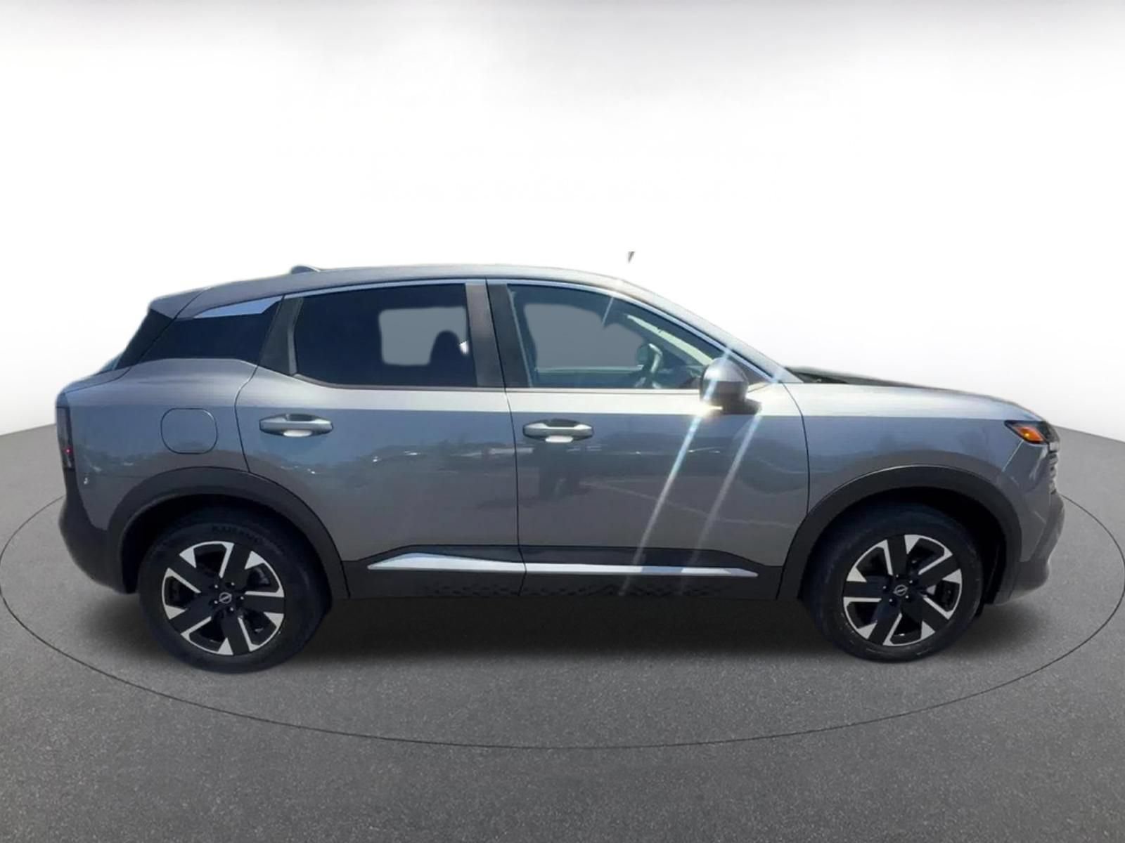 Used 2025 Nissan Kicks SV AWD/4WD image 16
