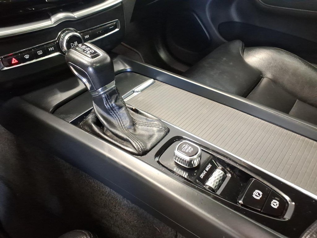 Used 2019 Volvo XC60 AWD T5 Momentum w/ Premium Package image 15