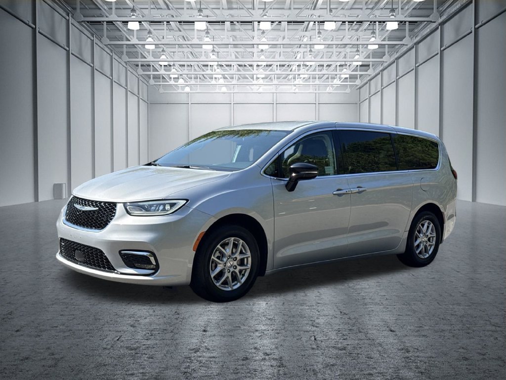 Used 2024 Chrysler Pacifica Touring-L FWD image 3