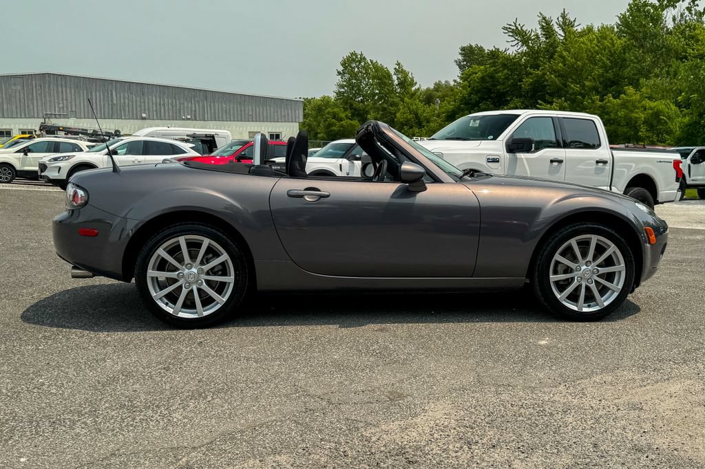Used 2006 MAZDA MX-5 Miata Sport w/ Suspension Pkg RWD image 2