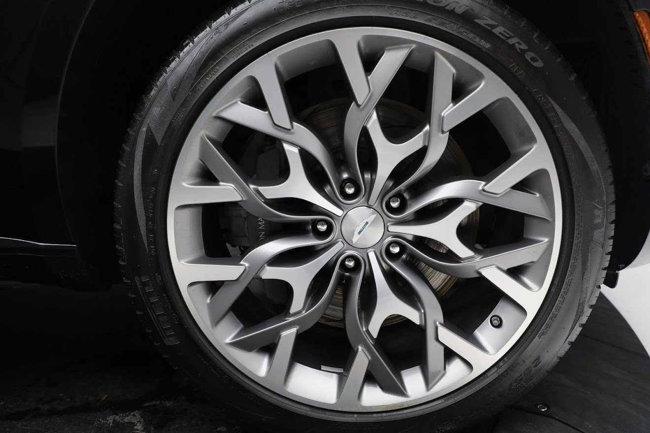 Used 2021 Aston Martin DBX AWD/4WD image 33