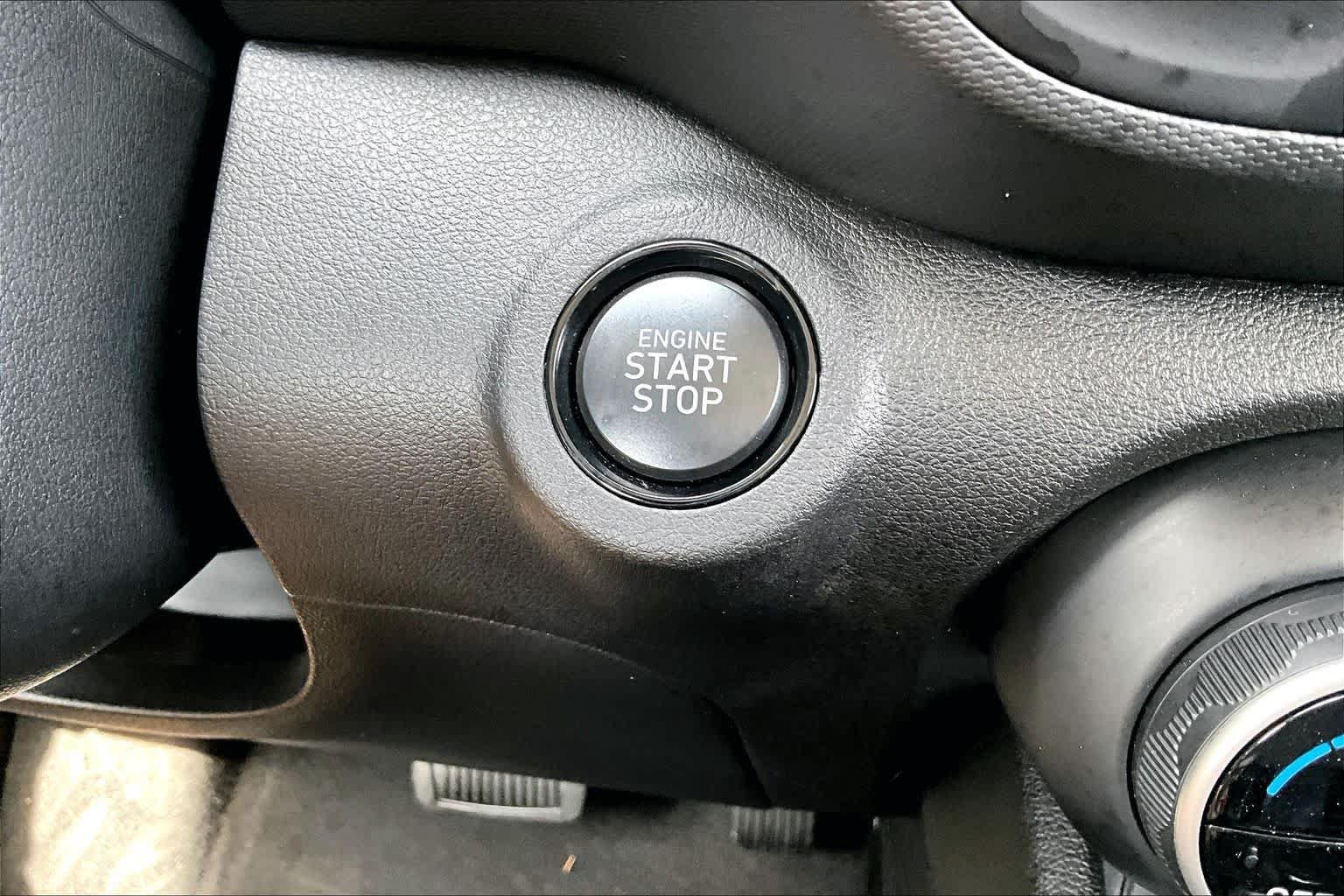Used 2026 Hyundai Venue SEL FWD image 35