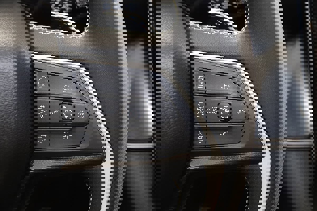 Used 2023 Jeep Grand Cherokee L Laredo image 36