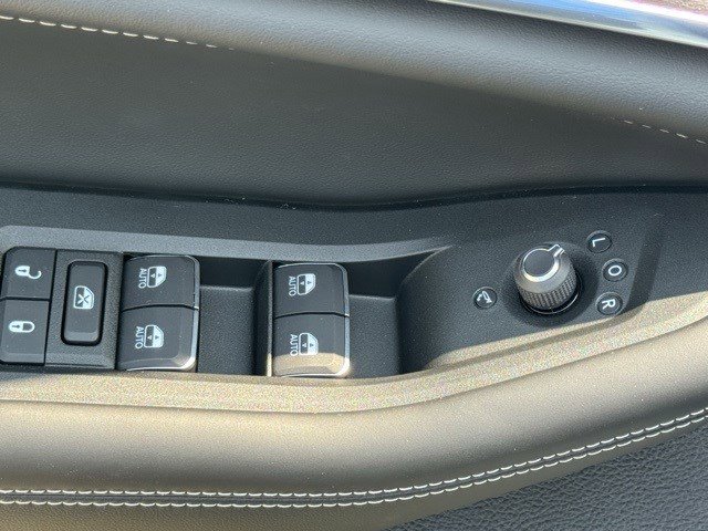 New 2025 Jeep Grand Cherokee Overland w/ Luxury Tech Group IV image 11