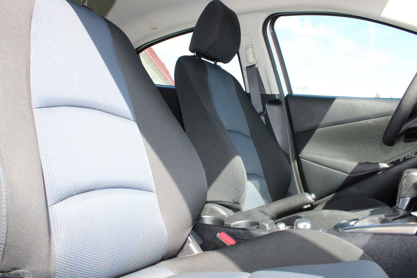 Used 2019 Toyota Yaris LE FWD image 9