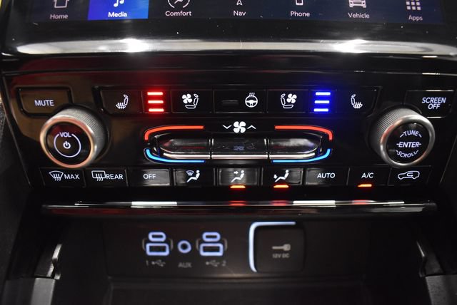 Used 2022 Jeep Grand Cherokee Overland w/ Luxury Tech Group IV AWD/4WD image 27