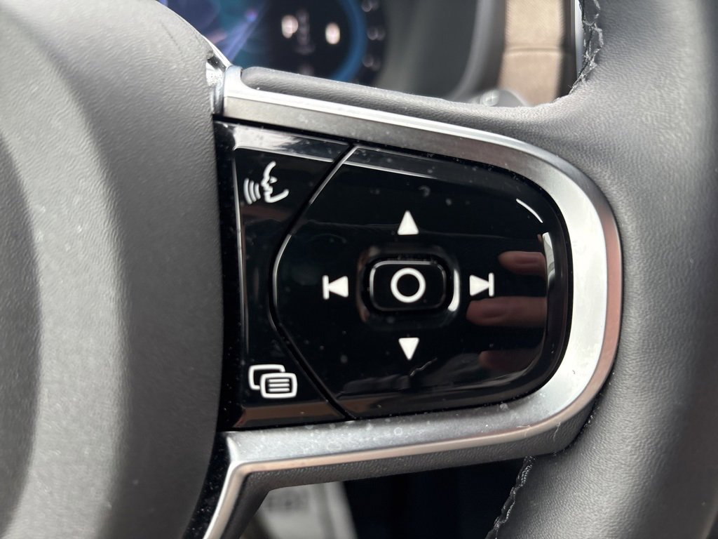 Certified 2025 Volvo XC90 B6 Plus image 26