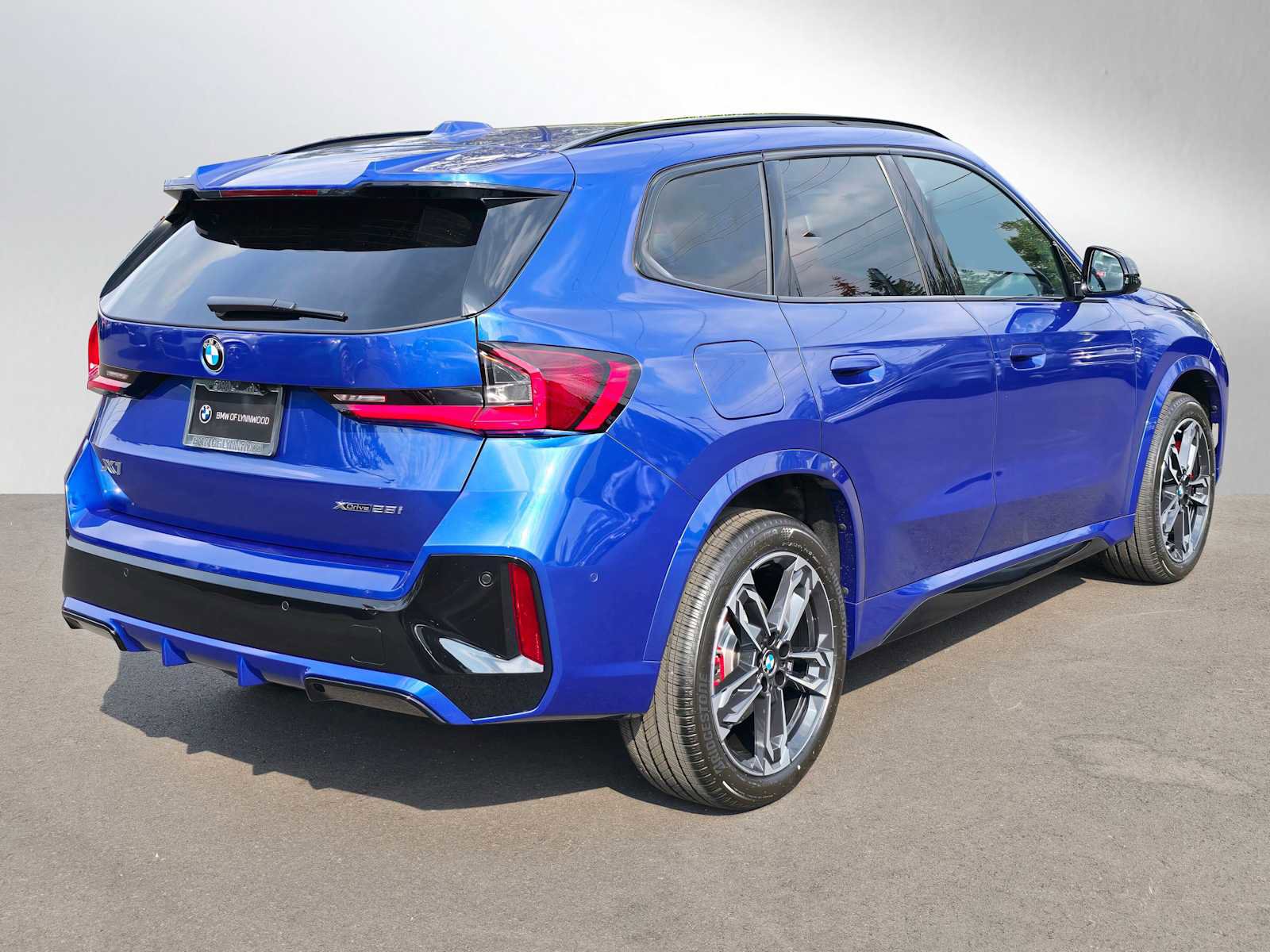 Used 2025 BMW X1 xDrive28i w/ Premium Package image 3