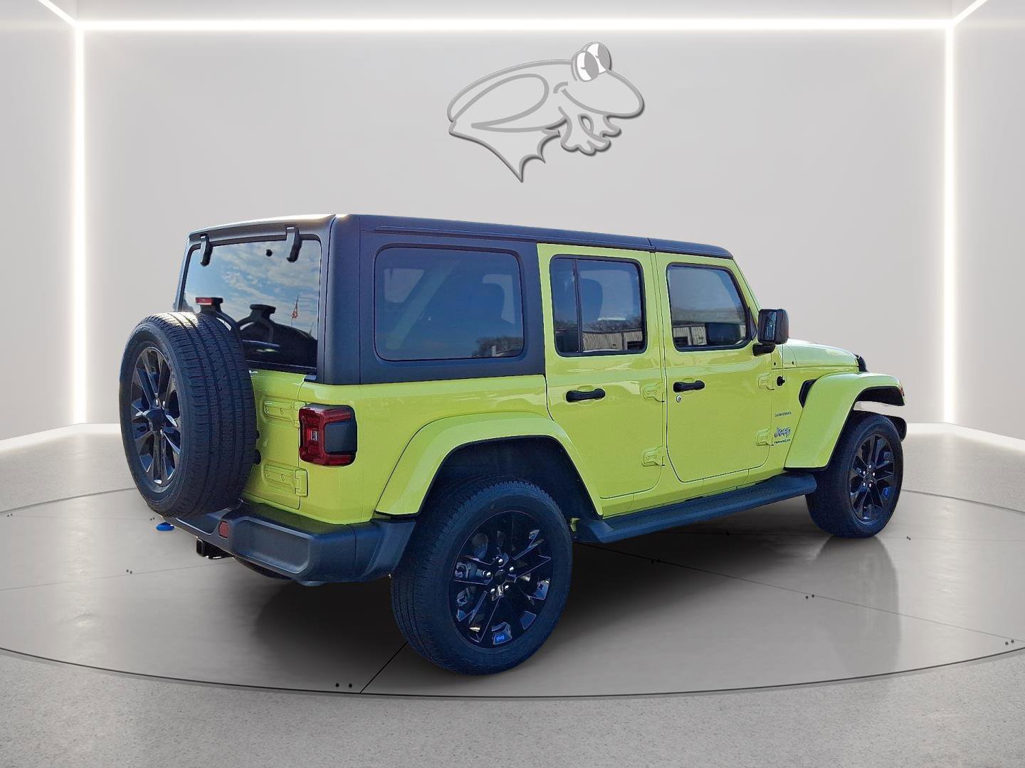 Used 2023 Jeep Wrangler Sahara w/ Cold Weather Group image 6