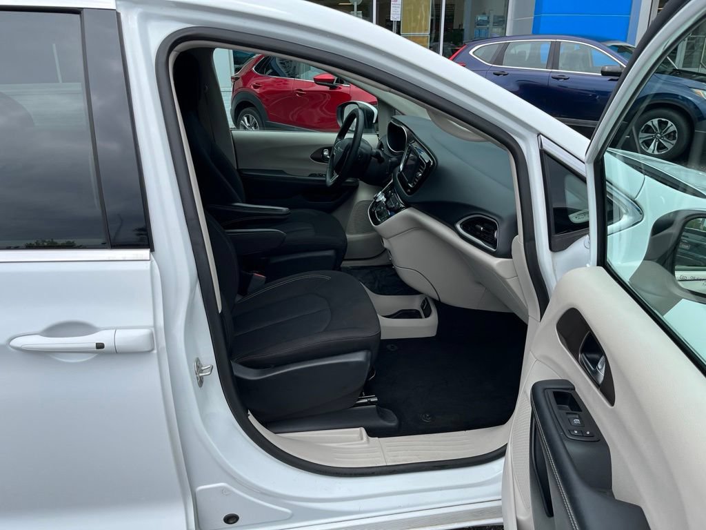 Used 2023 Chrysler Voyager LX FWD image 49