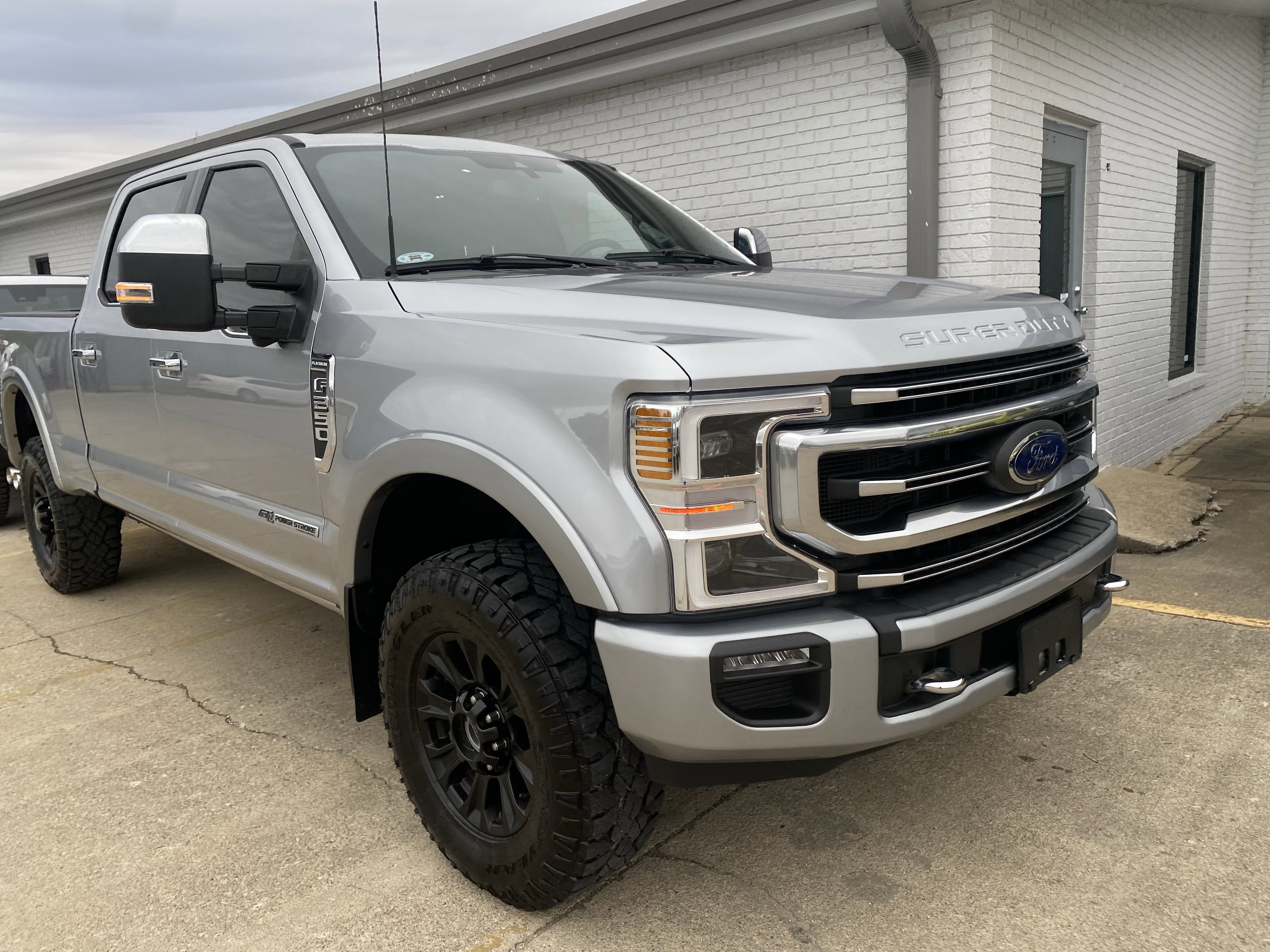 Used 2022 Ford F250 Platinum w/ Tremor Off-Road Package image 3