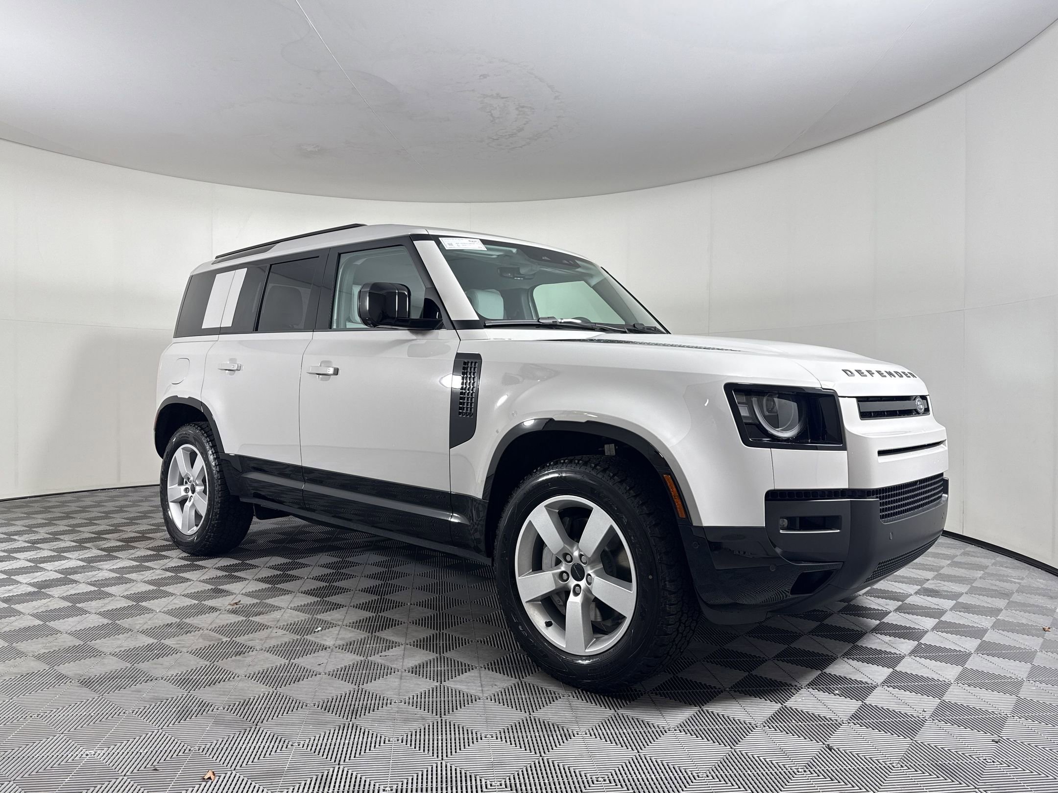New 2026 Land Rover Defender 110 X-Dynamic SE AWD/4WD image 7