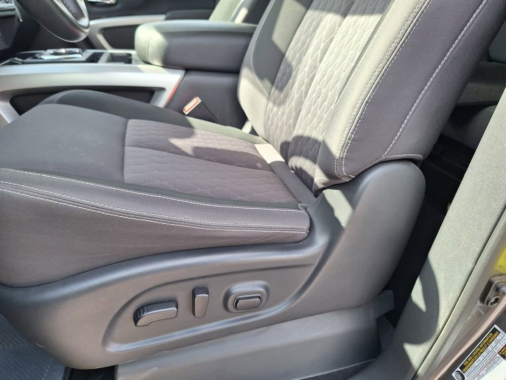 Used 2024 Nissan Titan SV w/ SV Convenience Package image 10