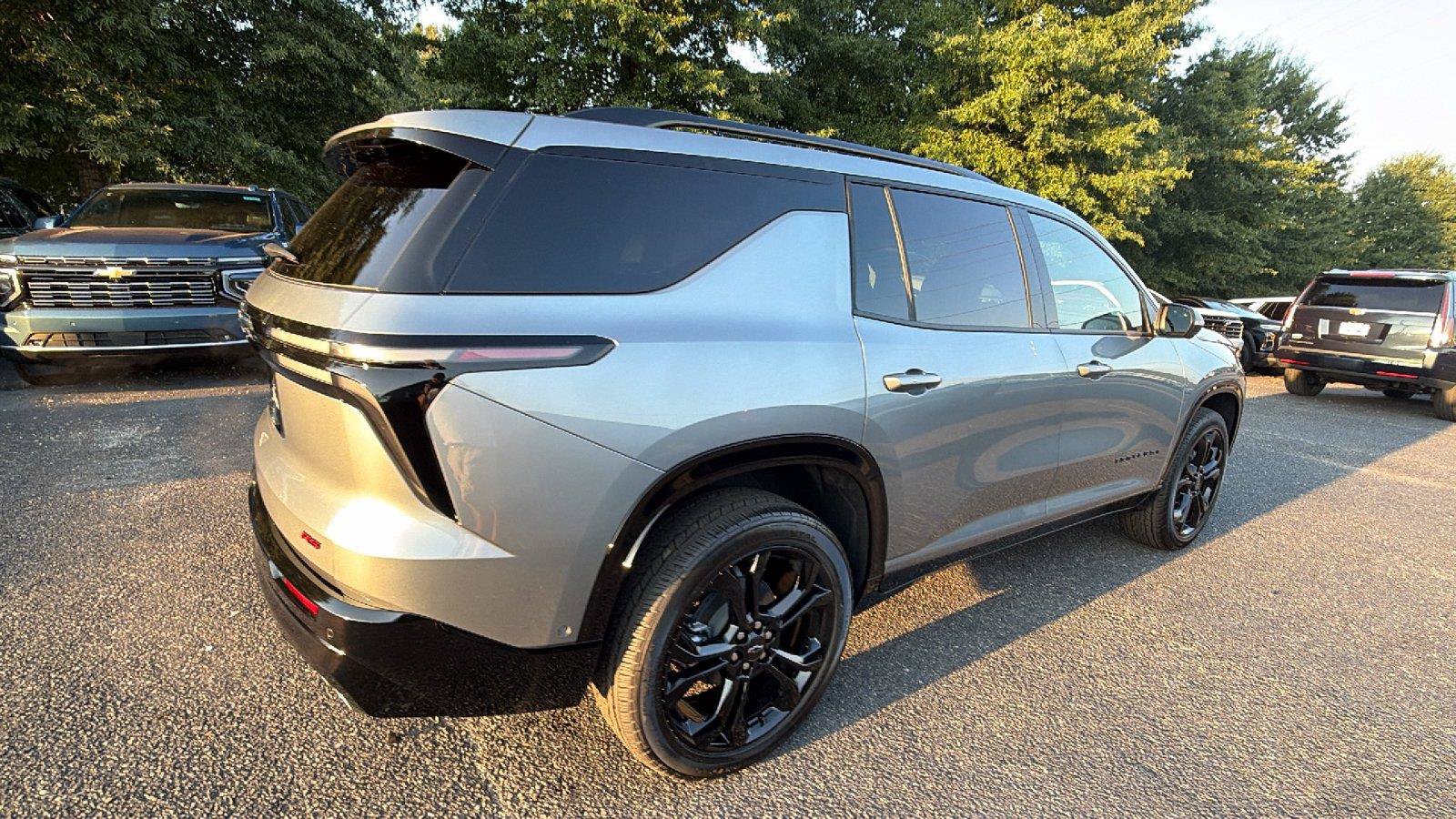 New 2027 Chevrolet Traverse RS w/ LPO, Floor Liner Package FWD image 9