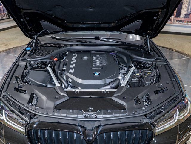 Certified 2023 BMW 540i xDrive w/ M Sport Package image 5