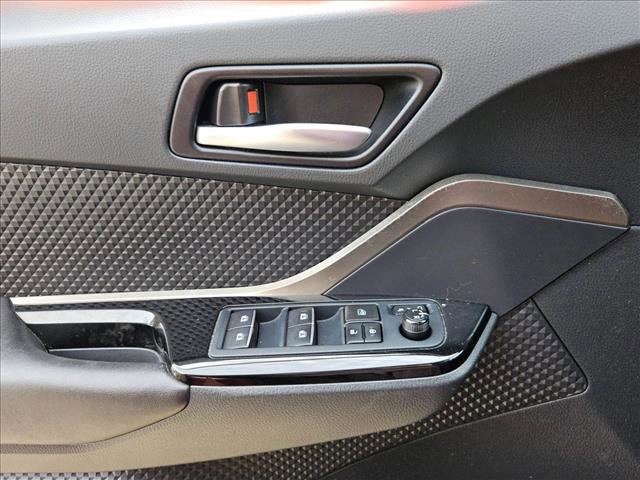 Used 2019 Toyota C-HR XLE image 6