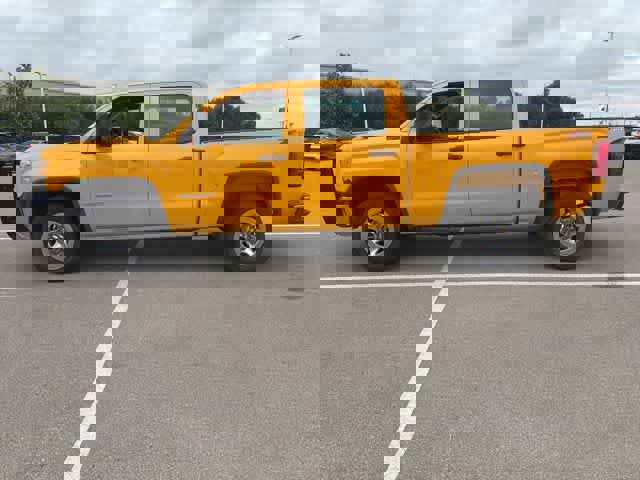 Used 2014 GMC Sierra 1500 4x4 Crew Cab image 2