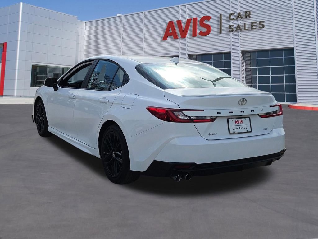 Used 2025 Toyota Camry SE image 3