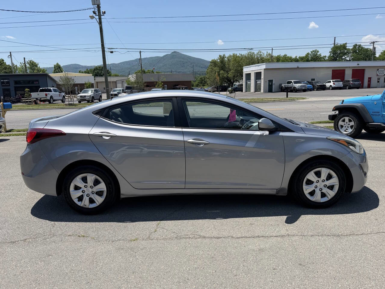 Used 2016 Hyundai Elantra SE FWD image 5