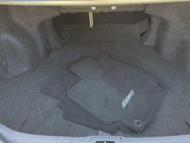Used 2014 Toyota Camry LE image 27