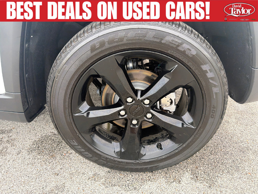 Used 2025 Jeep Grand Cherokee Altitude w/ Trailer Tow Package AWD/4WD image 24