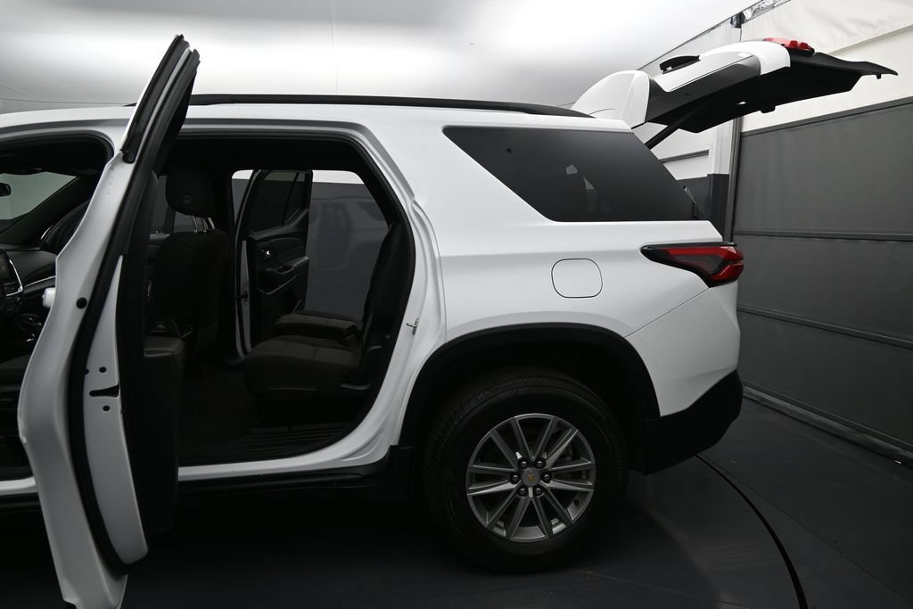 Used 2023 Chevrolet Traverse LT AWD/4WD image 12