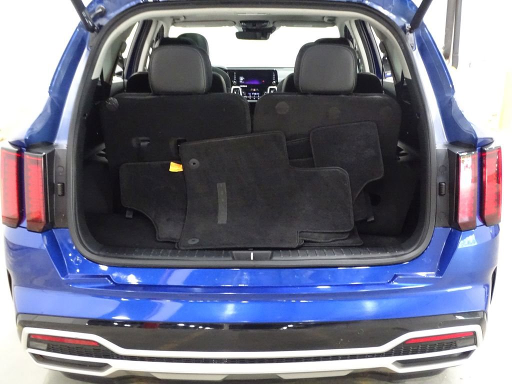 Used 2022 Kia Sorento EX w/ Panoramic Sunroof Package image 16