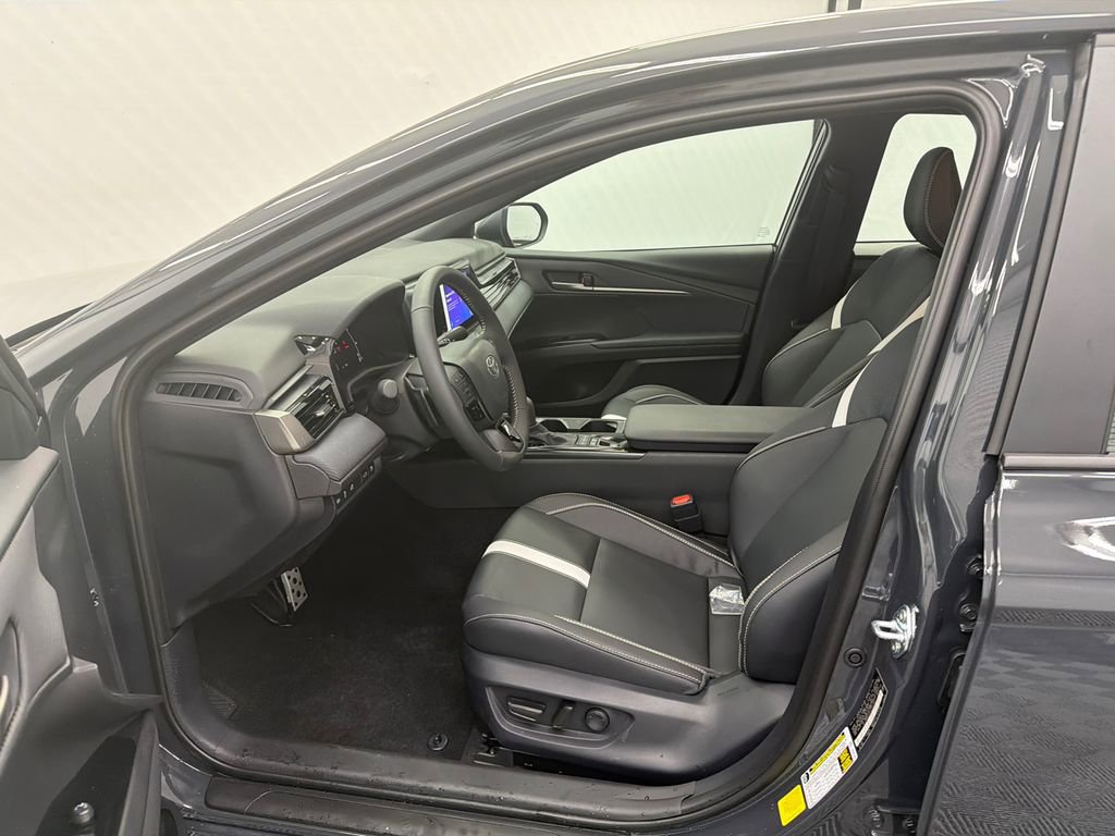 Used 2026 Toyota Camry SE w/ Convenience Package image 9
