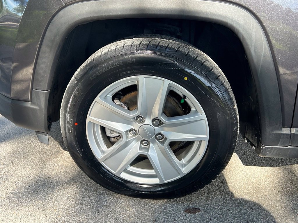 Used 2022 Jeep Compass Latitude FWD image 33