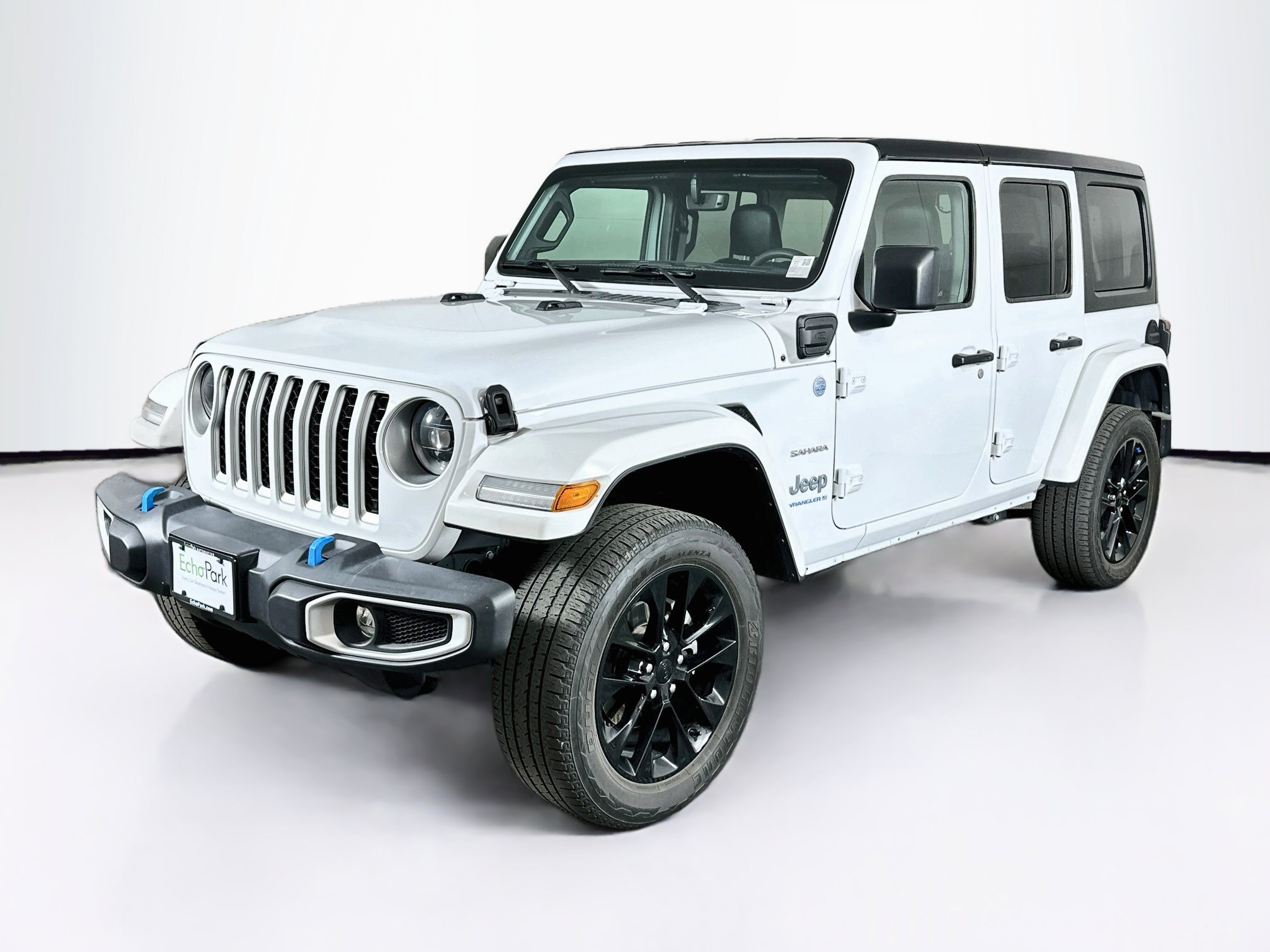 Used 2023 Jeep Wrangler Unlimited Sahara w/ Cold Weather Group AWD/4WD image 3
