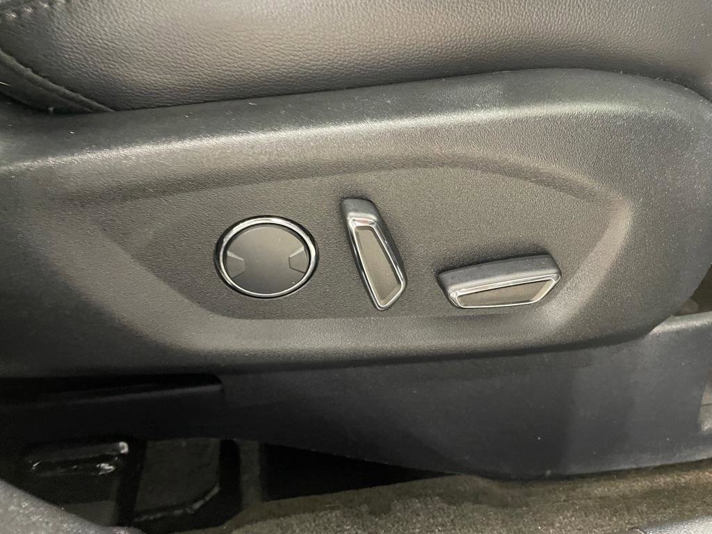 Used 2017 Ford Explorer XLT w/ Equipment Group 202A image 28