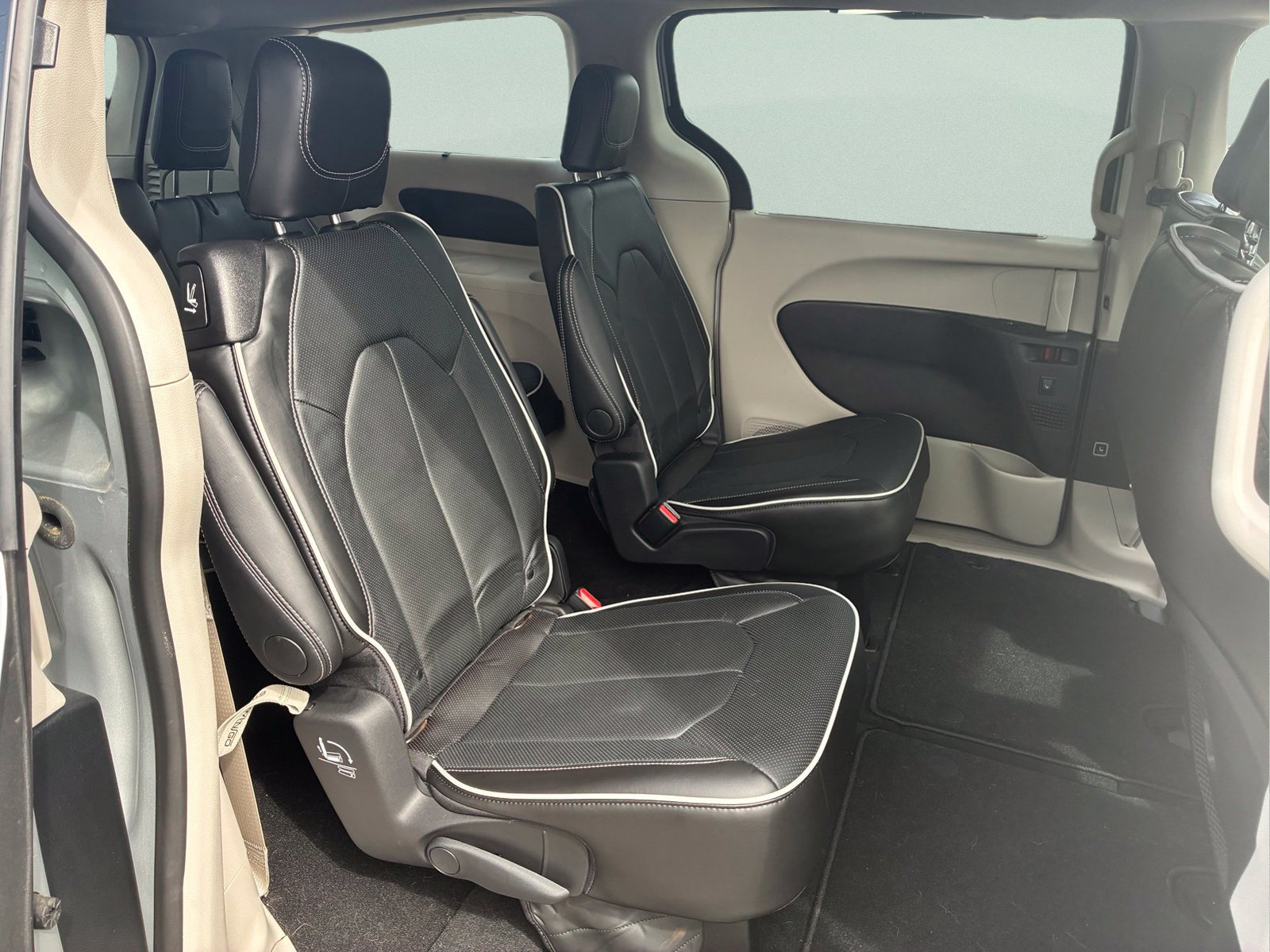 Certified 2024 Chrysler Pacifica Limited AWD/4WD image 12