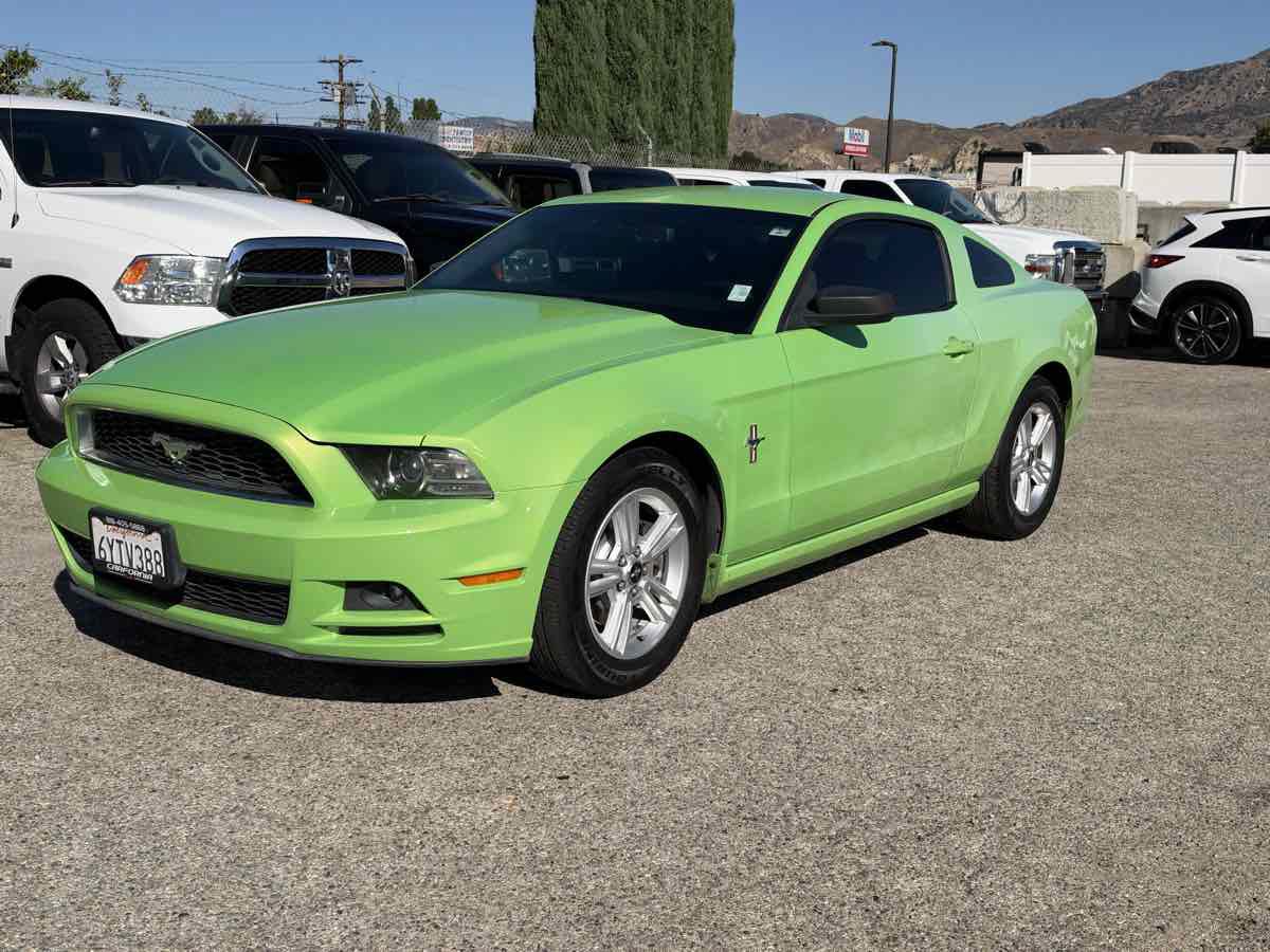 Used 2013 Ford Mustang Coupe RWD image 3