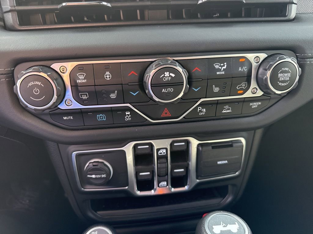 Certified 2025 Jeep Wrangler Unlimited Sahara w/ Safety Group image 25