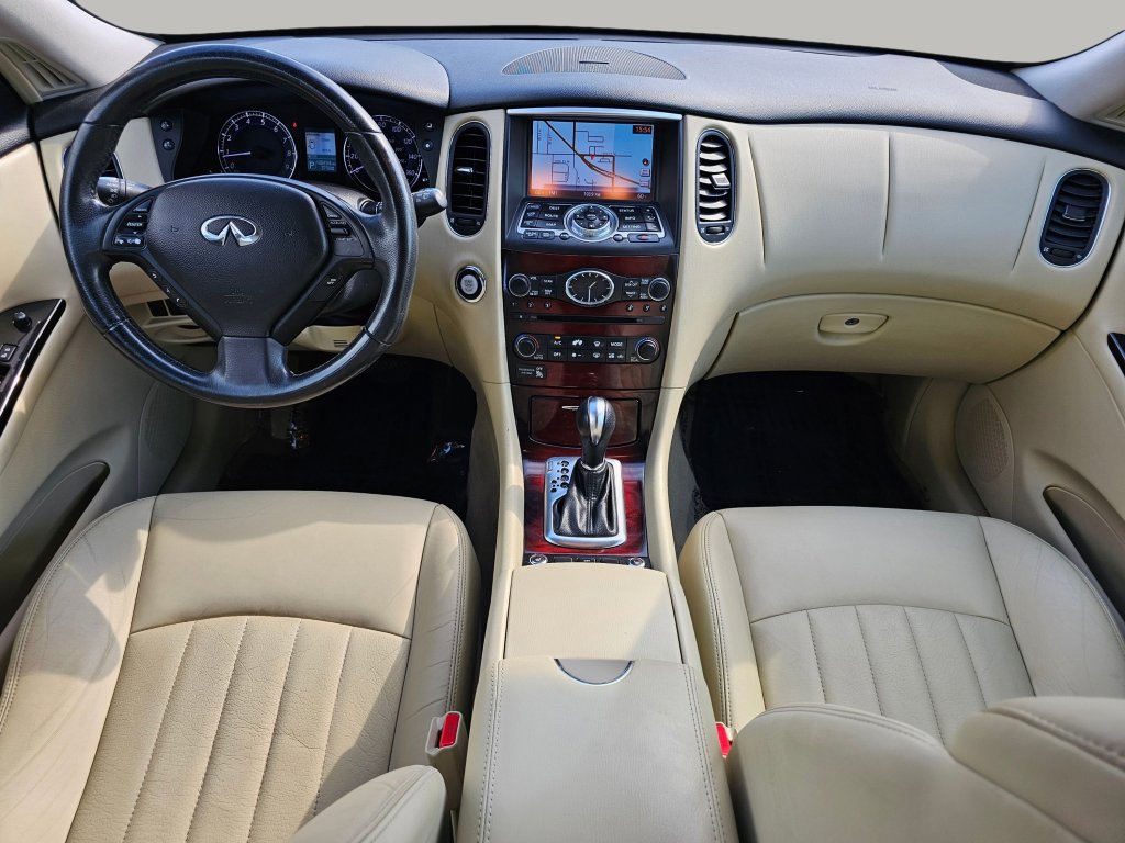 Used 2016 INFINITI QX50 AWD w/ Premium Plus Package image 2