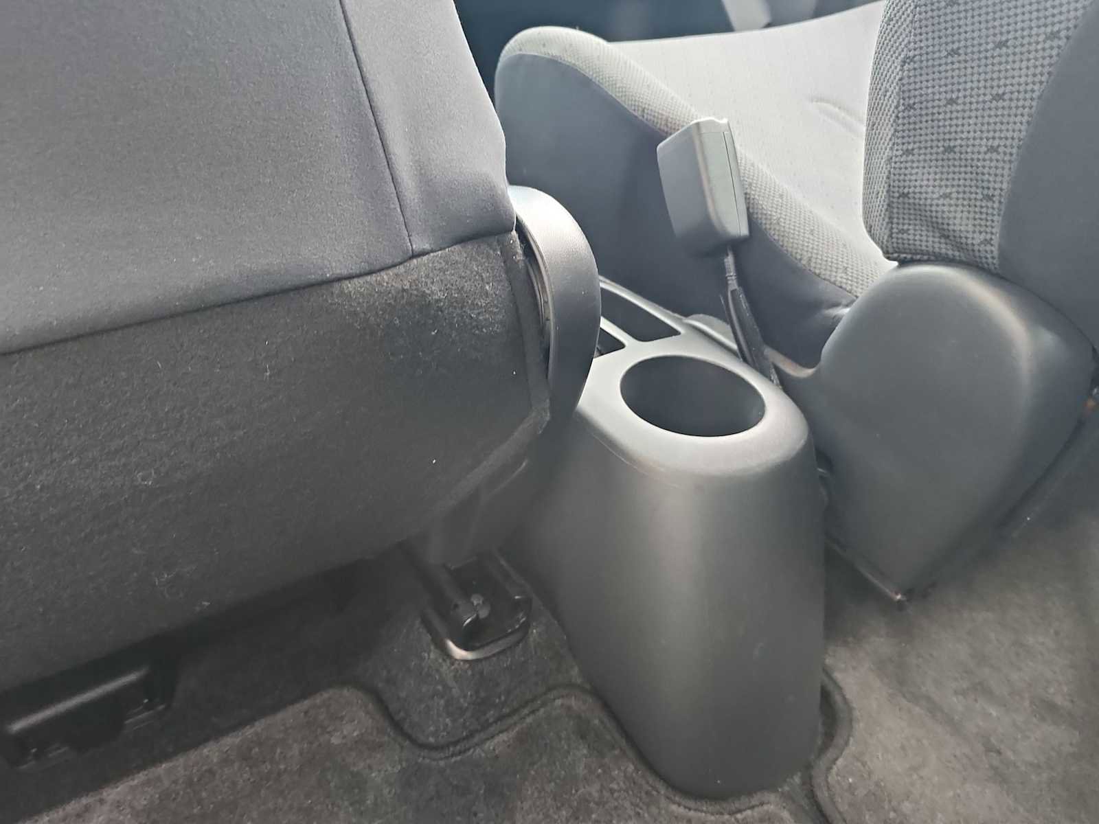 Used 2011 Toyota Yaris 4-Door Hatchback image 21