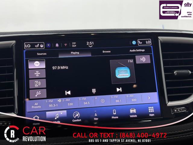 Used 2021 Chrysler Pacifica Touring-L FWD image 38