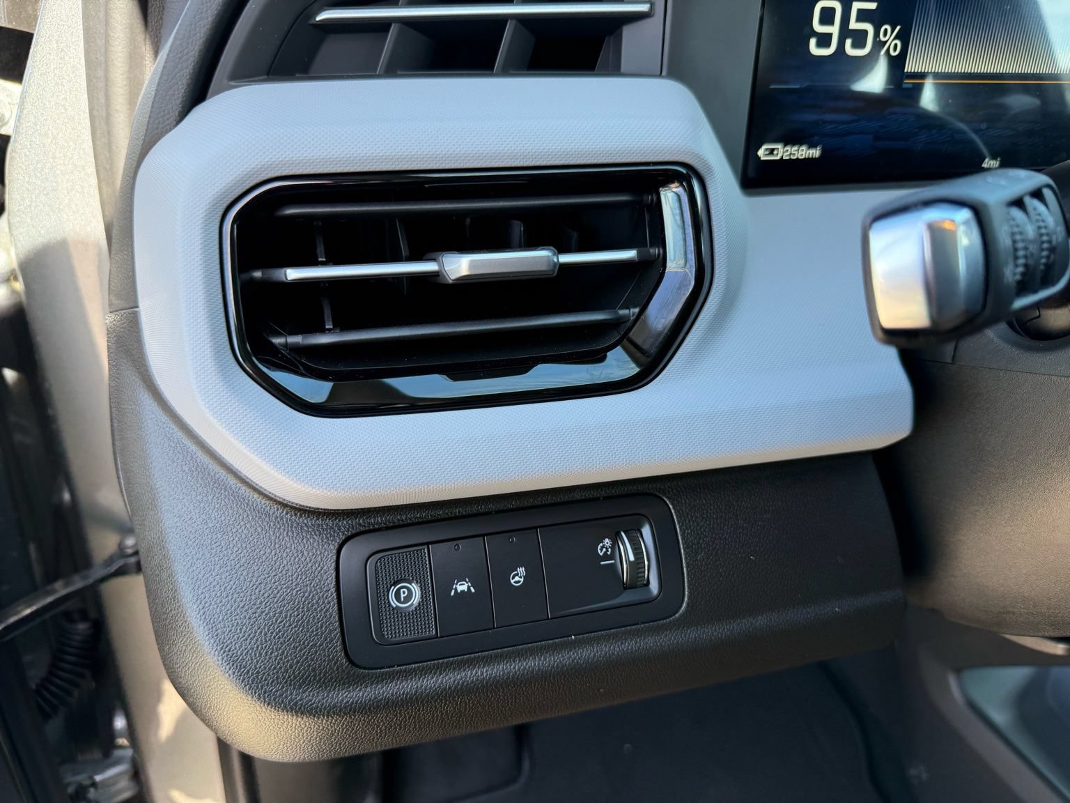 New 2027 Chevrolet Bolt LT w/ Comfort Package FWD image 13