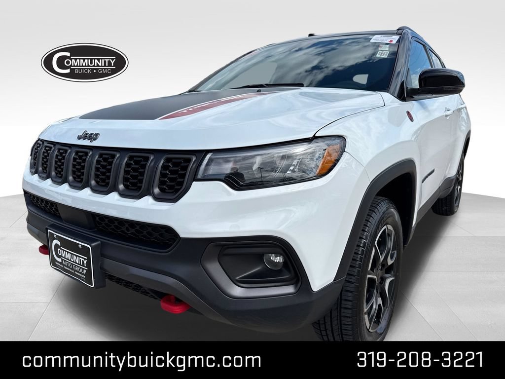 Used 2025 Jeep Compass Trailhawk AWD/4WD image 1