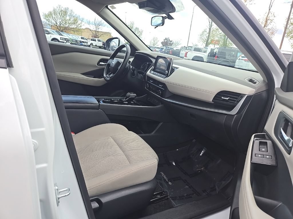 Used 2025 Nissan Rogue SV AWD/4WD image 27