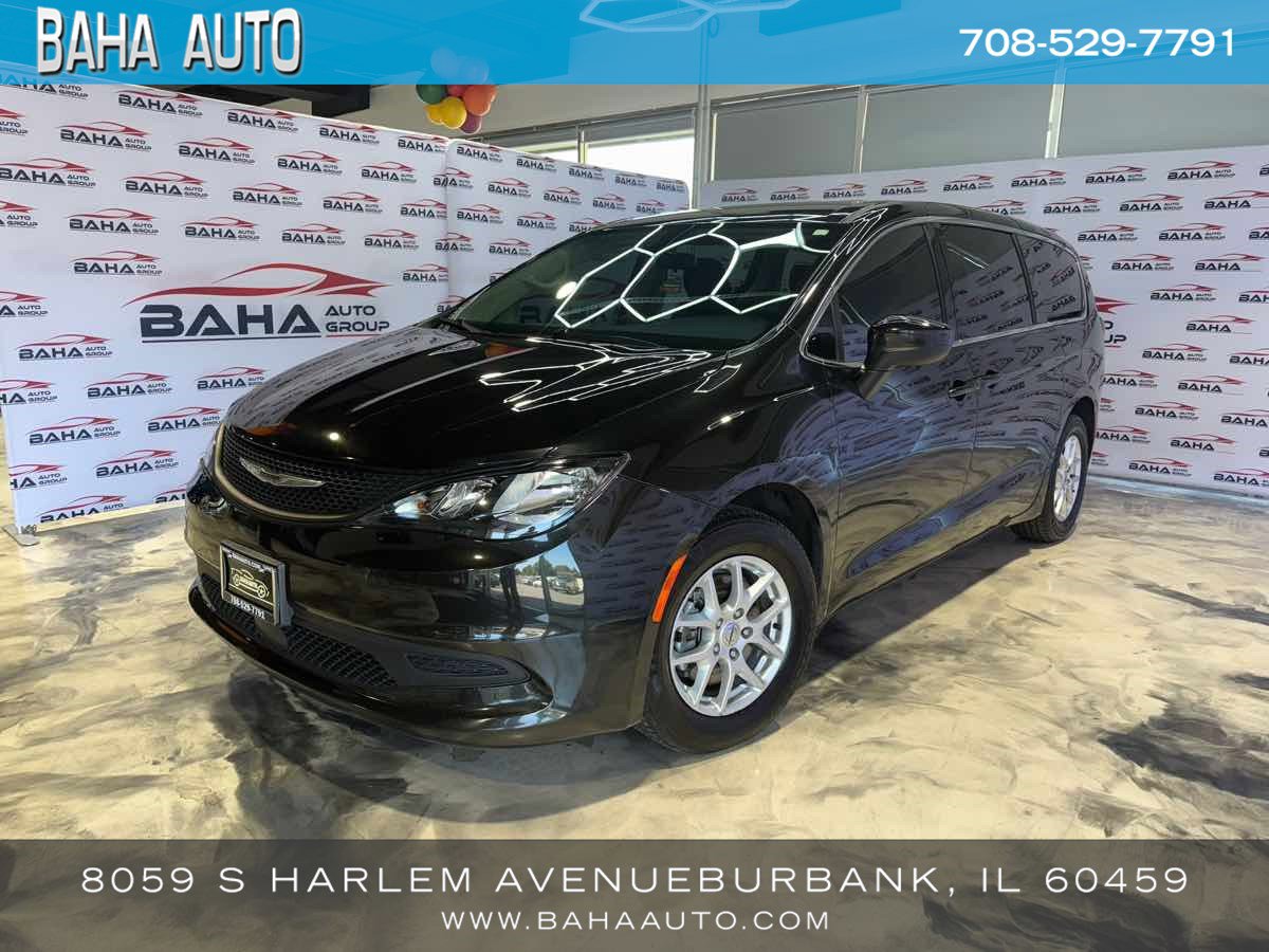 Used 2022 Chrysler Voyager LX image 1