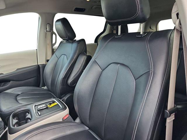 Used 2024 Chrysler Pacifica Touring-L FWD image 12