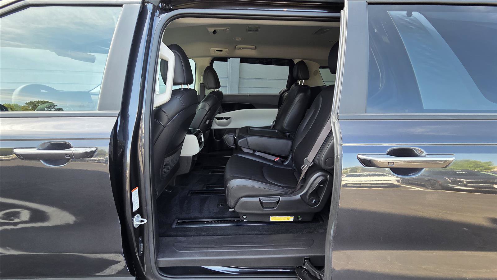 Certified 2024 Kia Carnival EX FWD image 28
