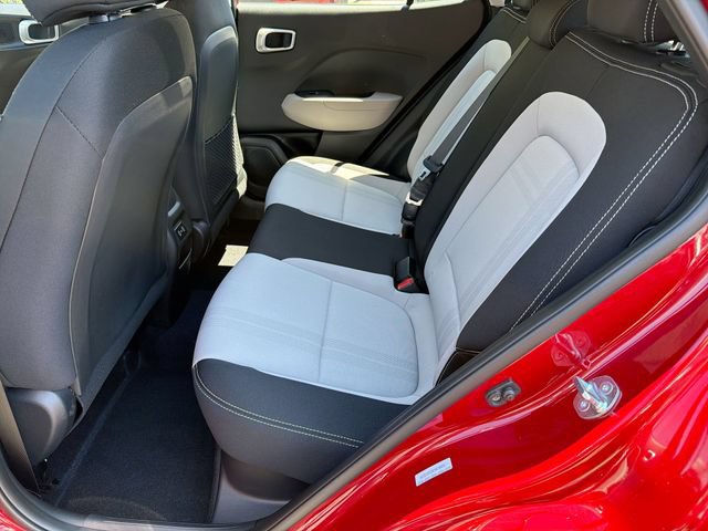 Used 2025 Hyundai Venue SEL FWD image 26