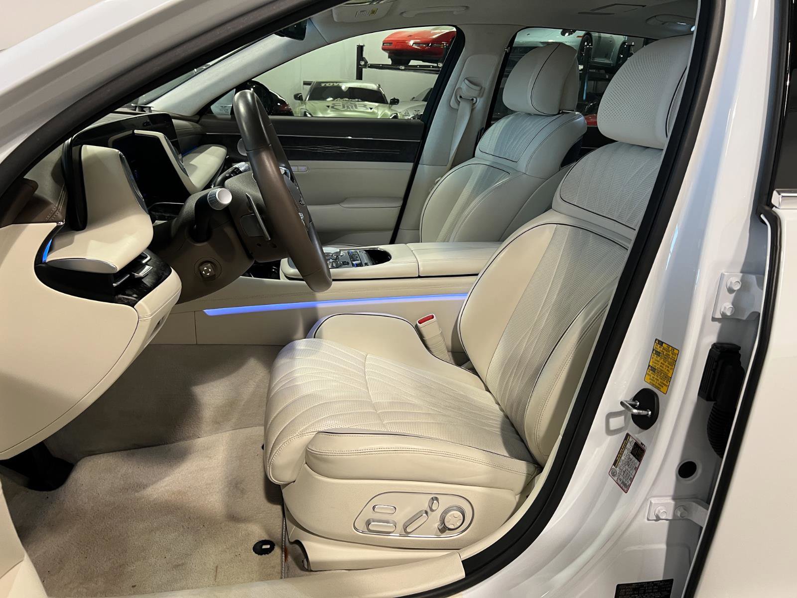 Used 2023 Genesis G90 3.5T image 9