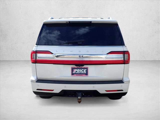 Used 2018 Lincoln Navigator L Reserve w/ Technology Package AWD/4WD image 3