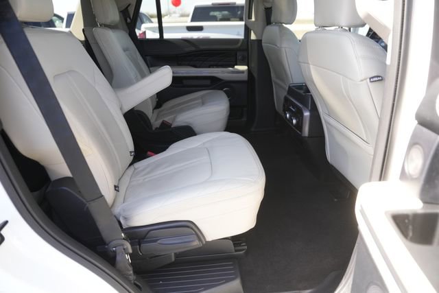 Used 2021 Ford Expedition Platinum image 16