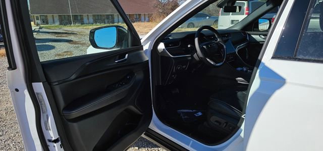 New 2025 Jeep Grand Cherokee L Altitude image 18