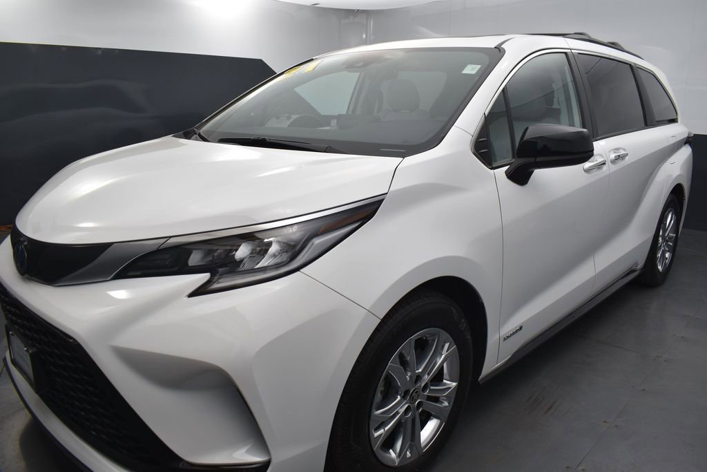 Used 2021 Toyota Sienna XSE w/ XSE Plus Package AWD/4WD image 40