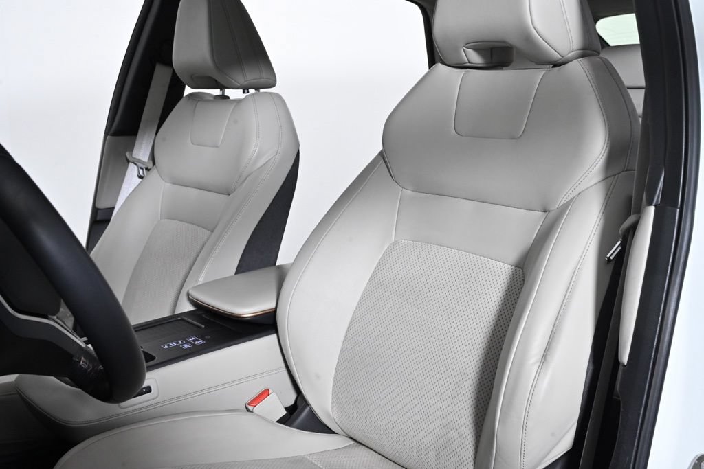 Certified 2023 Nissan Ariya FWD image 23